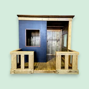 Casita exterior con pared de pizarra